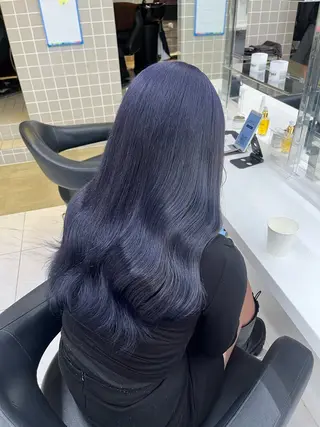 セミロング 寒色＆ブリーチ特化 寒色MiOのヘアスタイル