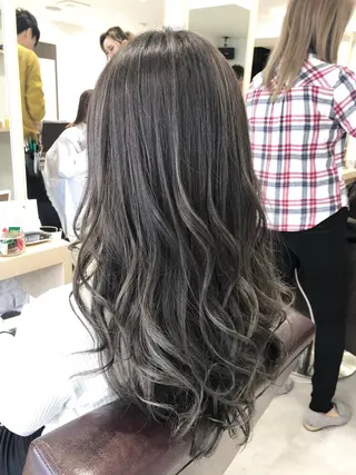 セミロング カラー Zina 難波所属・YUDA 湯田のヘアスタイル