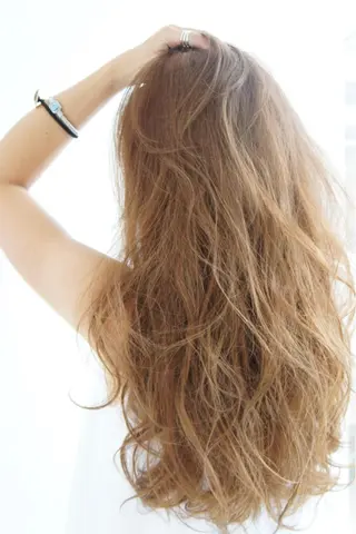 ロング 山本 茉希のヘアスタイル