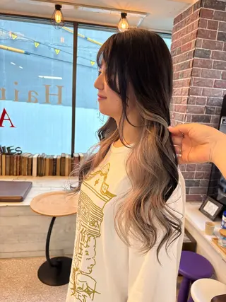 カラー エクステ ハイトーン 💭黒崎ハルカのヘアスタイル