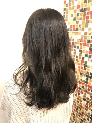 ロング カラー 岩谷 愛依のヘアスタイル