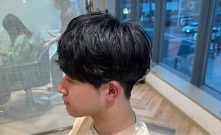 ショート パーマ メンズ メンズ特化/ センターパート/八谷のヘアスタイル