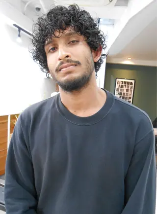 ミディアム パーマ メンズ グランジヘア 無造作ヘアHYUGAのヘアスタイル