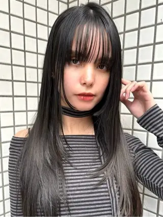 ロング カラー 𝘕𝘰𝘯🩰 透明感/ダブルカラーのヘアスタイル