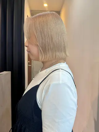 ショート カラー 切りっぱなしボブ/ ブリーチカラー/大塚のヘアスタイル