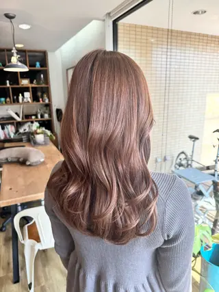 ロング カラー ツキダテ ユイのヘアスタイル