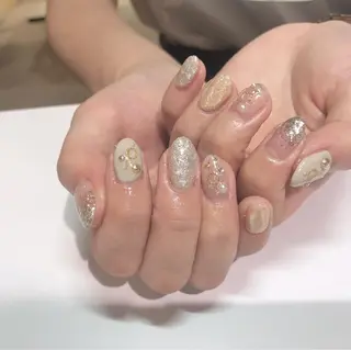 ネイル 指名支持率NO.1 スタイリストのヘアスタイル