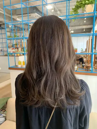 セミロング 山中 かりんのヘアスタイル