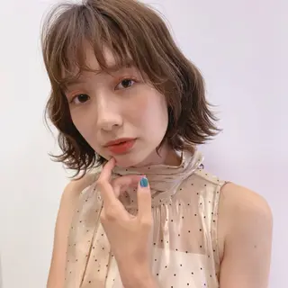 ミディアム コテ巻き/パーマ/艶 透明感/荻原凜太郎のヘアスタイル