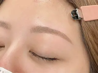 アイブロウ Jr.アイリスト🌈 山本奈緒のマツエク・マツパデザイン