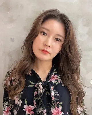 ロング カラー 小松 優奈のヘアスタイル