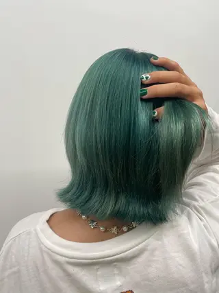 ミディアム カラー yuika .のヘアスタイル