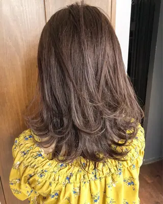 ミディアム カラー REVE所属・TAKU 美容師のヘアスタイル
