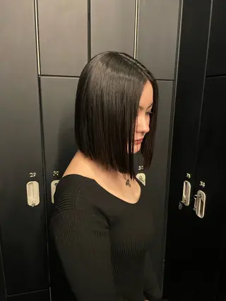 ショート HIKARI🐈‍⬛ レイヤー×デザインのヘアスタイル