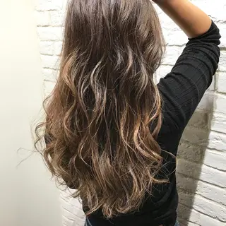 ロング カラー UMEDA FIGAROのヘアスタイル