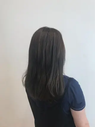 セミロング 岡本 真実のヘアスタイル