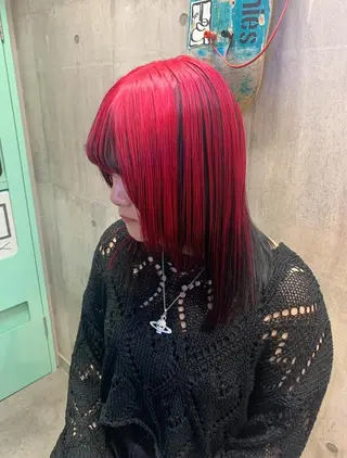 ミディアム カラー ウルフカットデザイン カラー特化アールイーのヘアスタイル