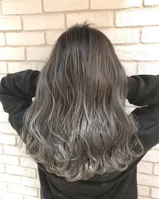 カラー she2.shinjuku所属・takumi Hのヘアスタイル