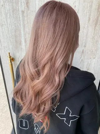 カラー 岡村 真子のヘアスタイル