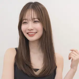 ミディアム カラー Aura所属・丸山 心 / 艶カラーのヘアスタイル