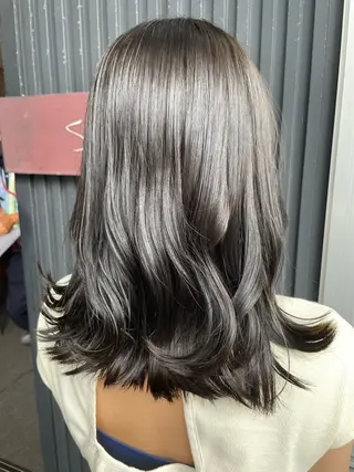 ミディアム 畠山 莉緒のヘアスタイル