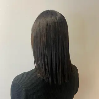 ミディアム カラー natsumi / N°ariaのヘアスタイル