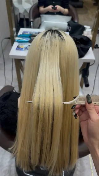 ロング Nanami / ベージュ/グレージュのヘアスタイル