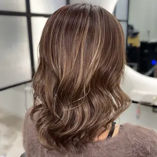 セミロング カラー Ren. 🦋デザインカラーのヘアスタイル