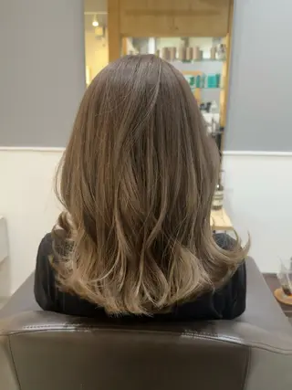 カラー miloc minamiのヘアスタイル