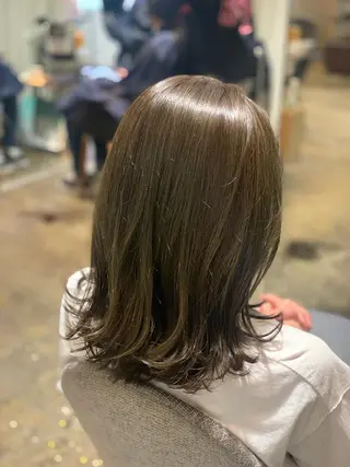 セミロング カラー ハイライト✨髪質改善 TAKAさんです😊のヘアスタイル