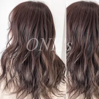 セミロング カラー JuNブリーチに 縮毛矯正するプロのヘアスタイル