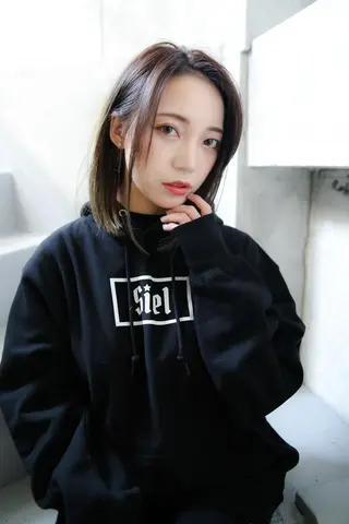 セミロング カラー 勘場 万菜華のヘアスタイル