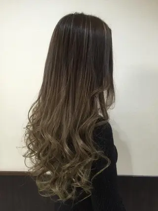 ロング カラー ヘアアレンジ ハイトーン Arphyのヘアスタイル