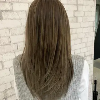 ロング カラー 越智 咲穂のヘアスタイル