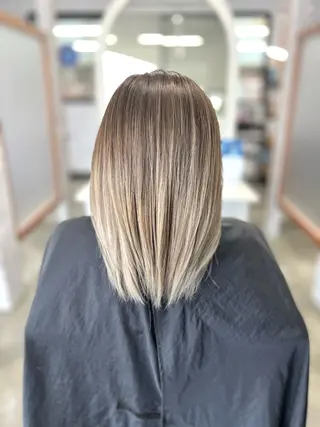 ミディアム カラー Style Tのヘアスタイル