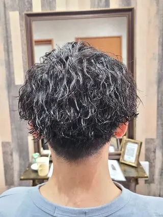 メンズ パーマ EDEN店長／ 短髪／パーマ職人🔥のヘアスタイル
