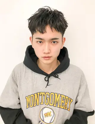 ショート カラー パーマ メンズ スパイラルパーマ 🌐hina⭐️のヘアスタイル