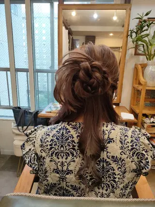 ヘアアレンジ HempBeauty 浅野アサミのヘアスタイル