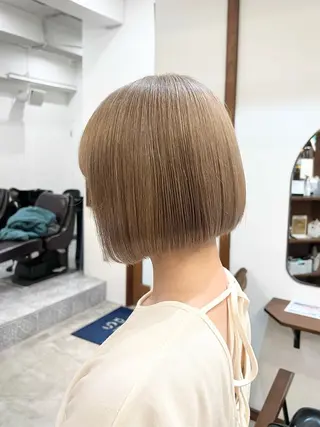 ショート カラー Ami ブリーチ/ハイトーンのヘアスタイル