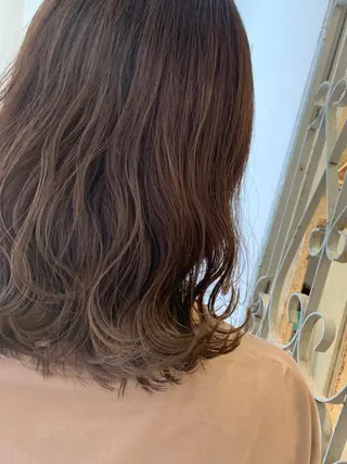 ミディアム カラー fio マナミのヘアスタイル