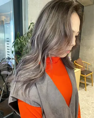 ロング カラー ブリーチカラーレイヤ ーカット🦋annaのヘアスタイル