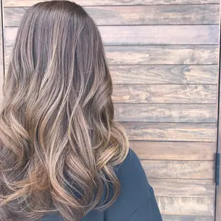 ロング カラー 大内 郁のヘアスタイル