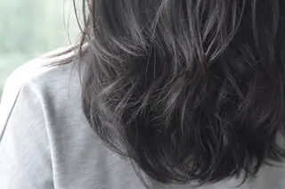 ミディアム セミロング ロング カラー クセ毛お悩みの方 四宮桂佑のヘアスタイル