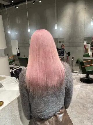 セミロング 名古屋ムラ修正 ハイトーンのヘアスタイル