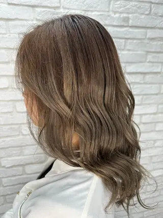 セミロング カラー 徳永 綾華のヘアスタイル