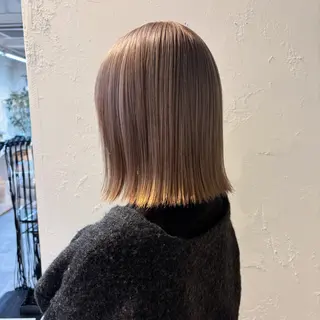 ミディアム カラー mina / 透明感ベージュカラーのヘアスタイル