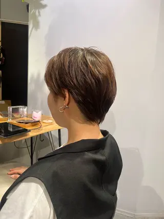 ショート カラー 友 美海のヘアスタイル