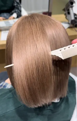 ukaアシスタント 志賀彩子のヘアスタイル