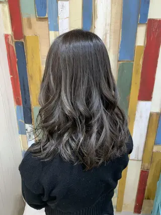 ミディアム カラー パーマ 嶋村夏実🌼レイヤー 🌸白髪ぼかしのヘアスタイル