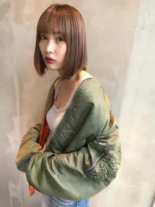 ミディアム カラー レイヤー　べージュ 白石研太のヘアスタイル